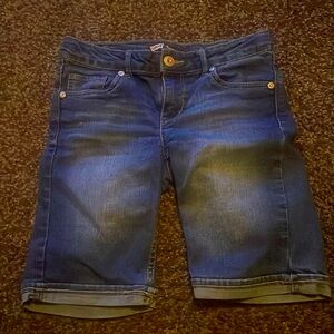 Levi’s Bermuda denim shorts size 10R. Excellent condition